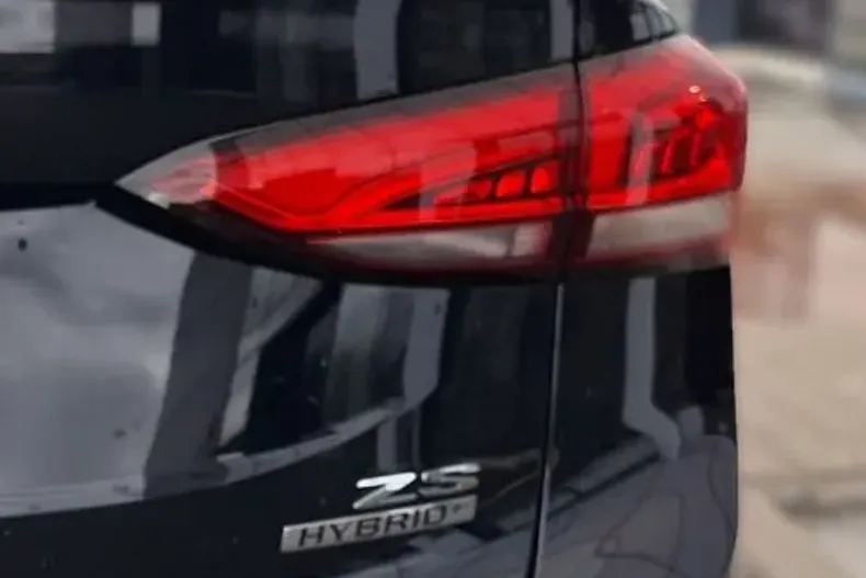 MG ZS HEV din 2025 cu 1 km - oferta MG0151235 - foto 8