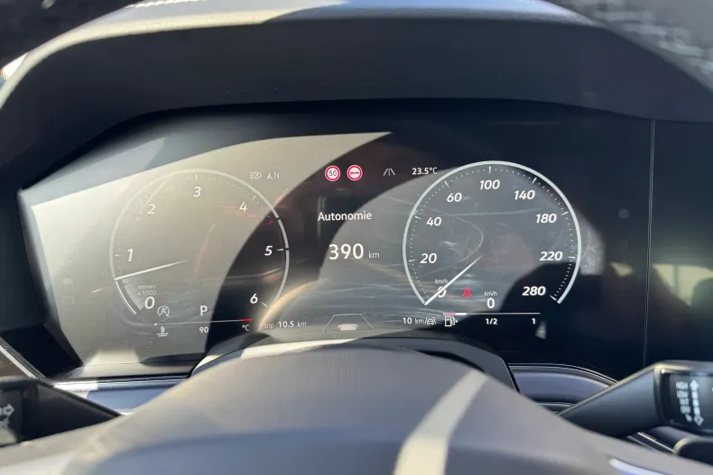 Volkswagen Touareg din 2025 cu 10 km - oferta VOL151270 - foto 14