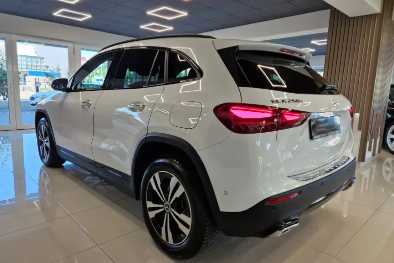 Mercedes-Benz GLA din 2024 cu 8.100 km - oferta MER151295 - foto 12