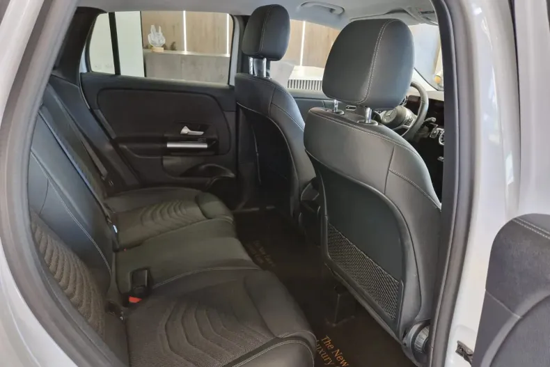 Mercedes-Benz GLA din 2024 cu 8.100 km - oferta MER151295 - foto 33