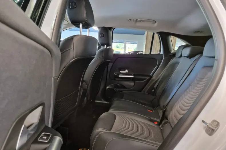 Mercedes-Benz GLA din 2024 cu 8.100 km - oferta MER151295 - foto 34