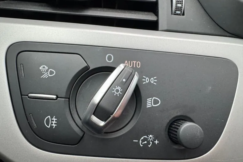 Audi A4 din 2021 cu 105.500 km - oferta AUD151301 - foto 19