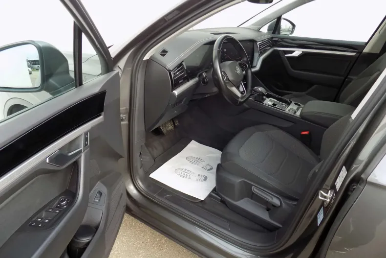 Volkswagen Touareg din 2021 cu 99.286 km - oferta VOL151314 - foto 11