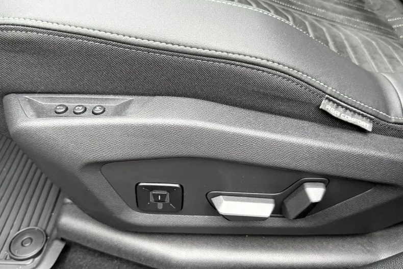 Peugeot 3008 din 2025 cu 3.000 km - oferta PEU151320 - foto 8