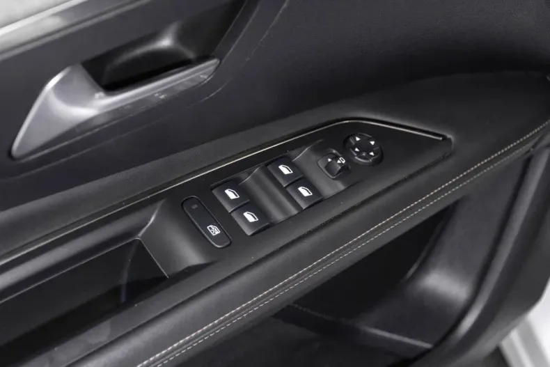 Peugeot 3008 din 2020 cu 41.500 km - oferta PEU151335 - foto 25