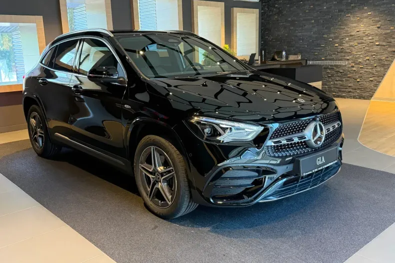 Mercedes-Benz GLA din 2025 cu 3.500 km - oferta MER151375 - foto 3