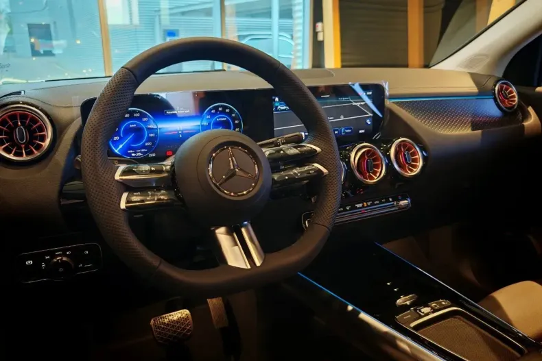 Mercedes-Benz EQA din 2025 cu 3.500 km - oferta MER151378 - foto 6