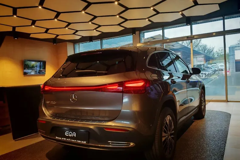 Mercedes-Benz EQA din 2025 cu 3.500 km - oferta MER151378 - foto 13