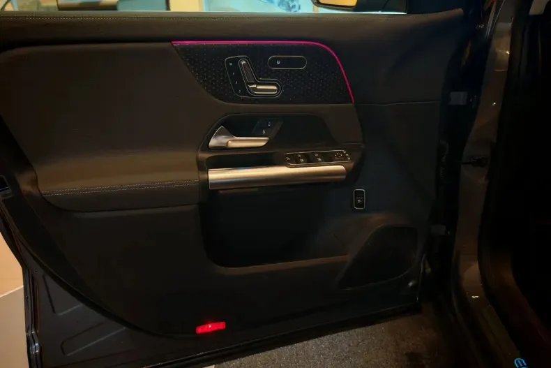 Mercedes-Benz EQA din 2025 cu 3.500 km - oferta MER151378 - foto 18