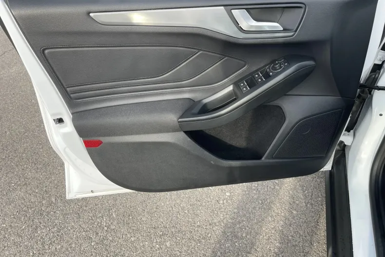 Ford Focus din 2023 cu 39.700 km - oferta FOR151389 - foto 9