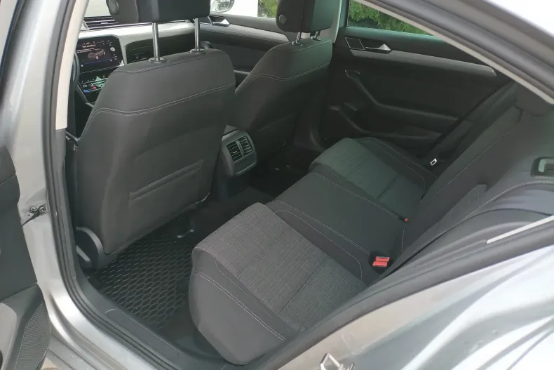 Volkswagen Passat din 2021 cu 131.058 km - oferta VOL151432 - foto 8