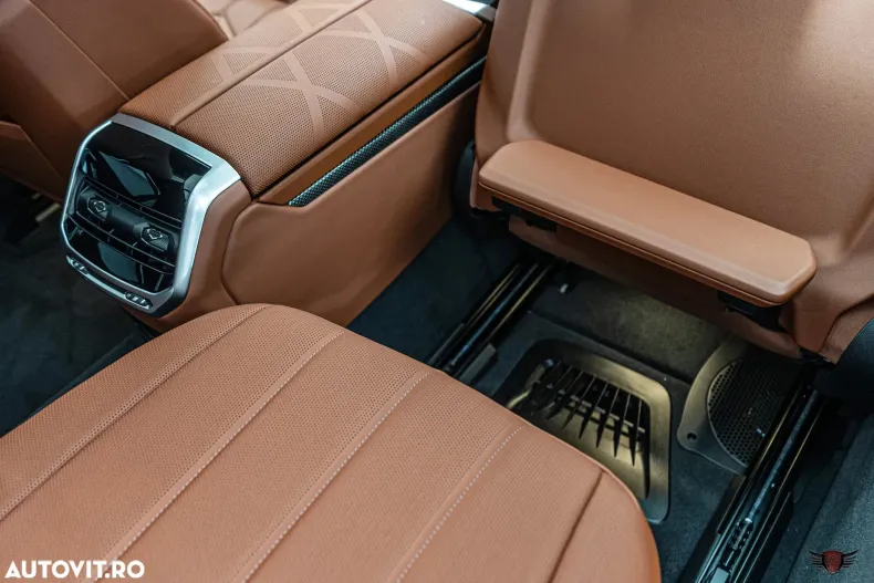 BMW Seria 7 din 2025 cu 6.000 km - oferta BMW151439 - foto 24