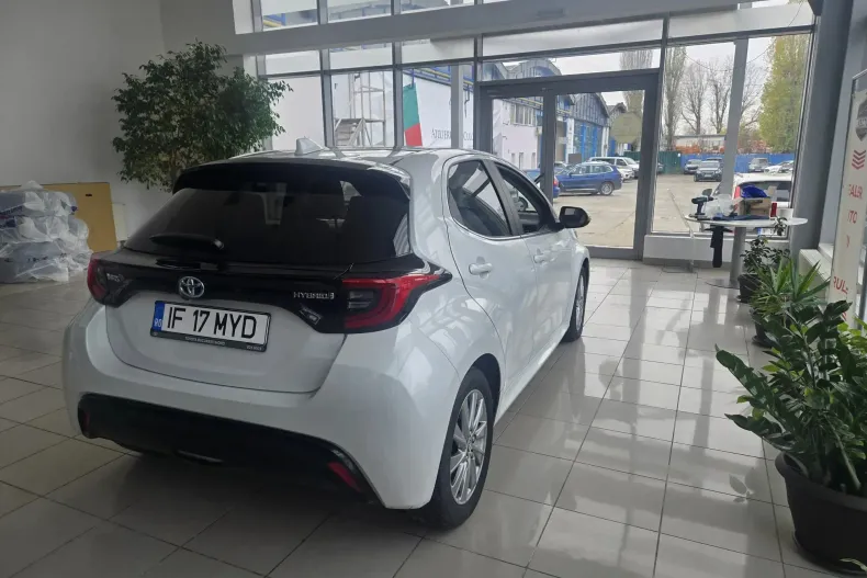 Toyota Yaris din 2024 cu 15.843 km - oferta TOY151446 - foto 2