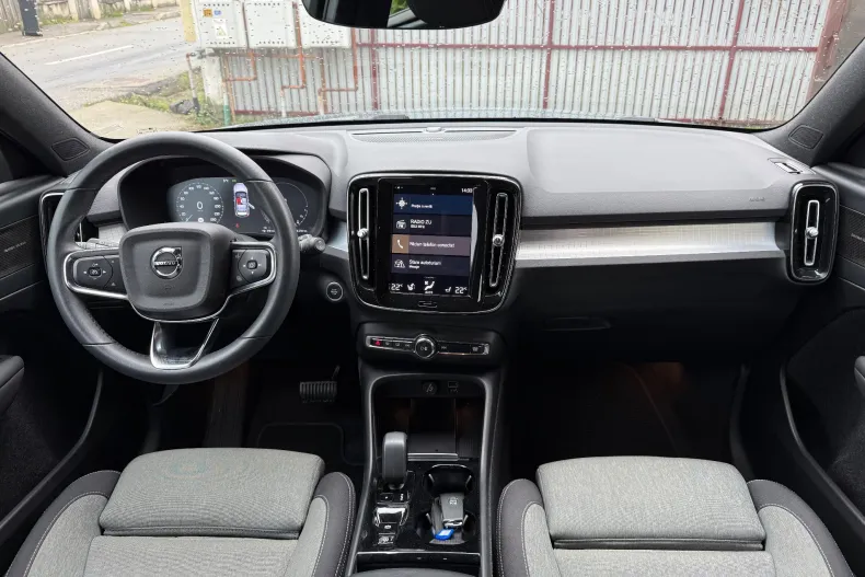 Volvo XC40 din 2023 cu 26.215 km - oferta VOL151465 - foto 5