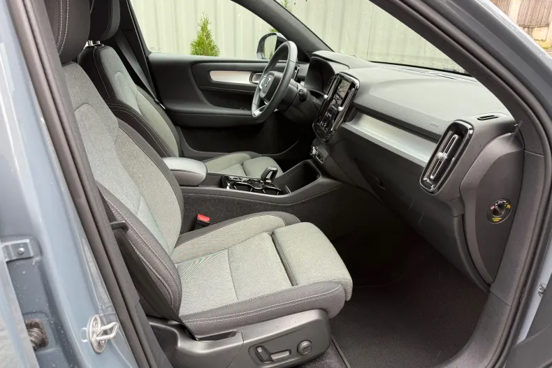 Volvo XC40 din 2023 cu 26.215 km - oferta VOL151465 - foto 6