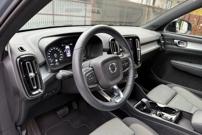 Volvo XC40 din 2023 cu 26.215 km - oferta VOL151465 - foto 13