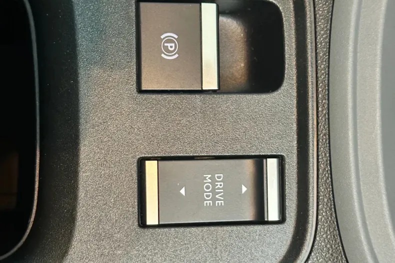 Jeep Avenger din 2024 cu 13.579 km - oferta JEE151473 - foto 13