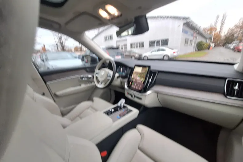 Volvo XC90 din 2025 cu 7.500 km - oferta VOL151492 - foto 19