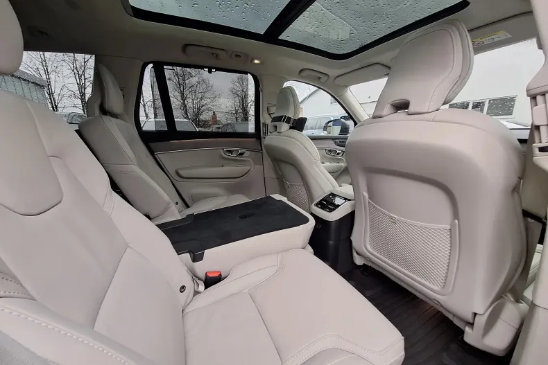 Volvo XC90 din 2025 cu 7.500 km - oferta VOL151492 - foto 21