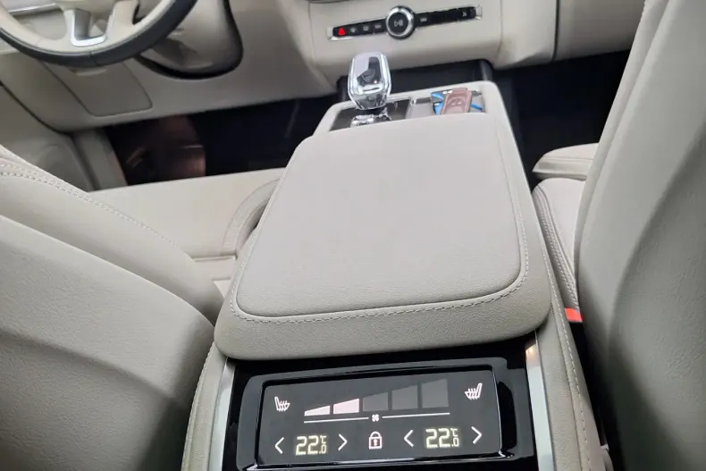 Volvo XC90 din 2025 cu 7.500 km - oferta VOL151492 - foto 34