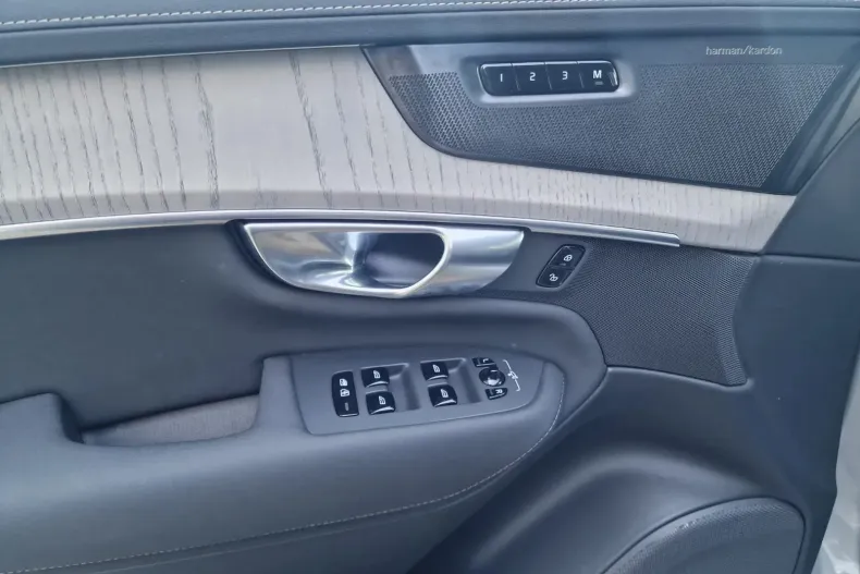 Volvo XC90 din 2025 cu 2.775 km - oferta VOL151532 - foto 9