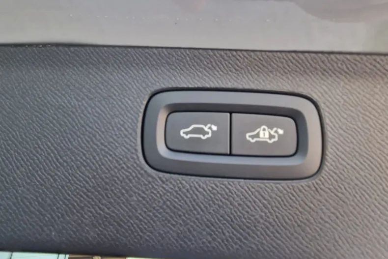 Volvo XC90 din 2025 cu 2.775 km - oferta VOL151532 - foto 36