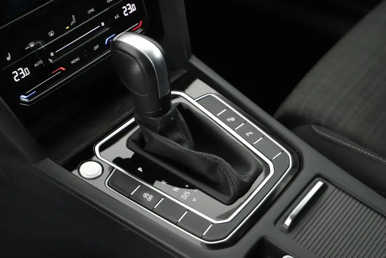 Volkswagen Passat din 2022 cu 156.724 km - oferta VOL151558 - foto 13