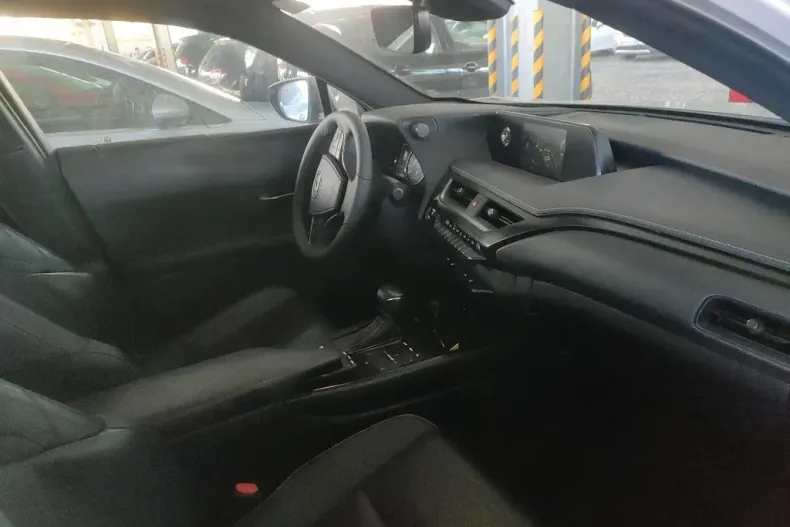 Lexus UX din 2021 cu 82.124 km - oferta LEX151624 - foto 8