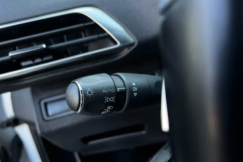 Peugeot 3008 din 2021 cu 163.072 km - oferta PEU151626 - foto 28