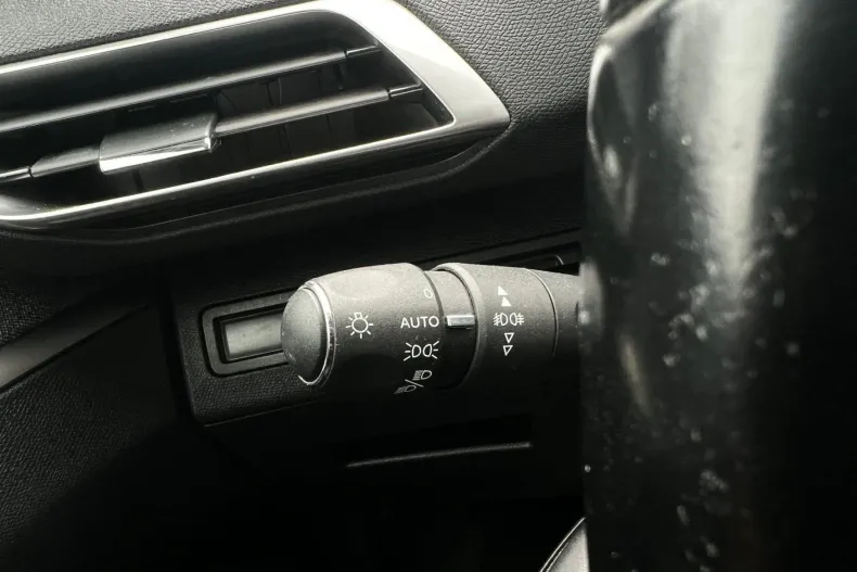 Peugeot 3008 din 2019 cu 160.606 km - oferta PEU151628 - foto 26