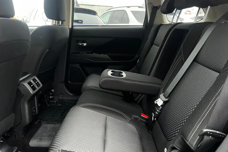 Mitsubishi Outlander din 2020 cu 101.556 km - oferta MIT151630 - foto 27