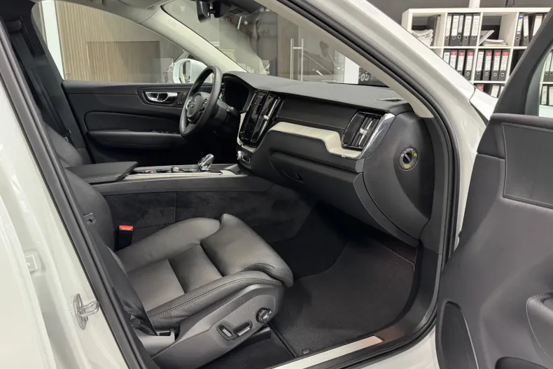 Volvo XC60 din 2021 cu 32.000 km - oferta VOL151770 - foto 10