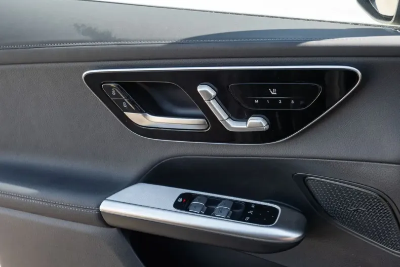 Mercedes-Benz GLC 300 din 2024 cu 8.684 km - oferta MER151821 - foto 14