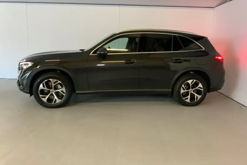 Mercedes-Benz GLC 300 din 2023 cu 23.401 km - oferta MER151825 - foto 2