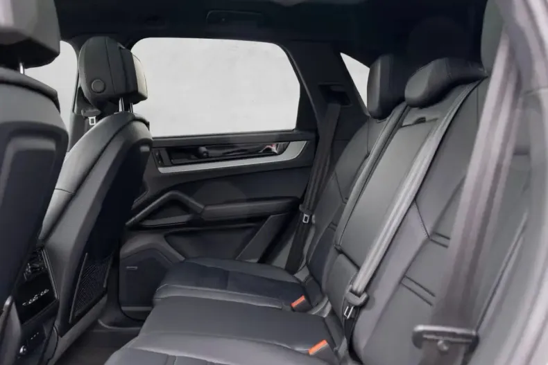 Porsche Cayenne din 2024 cu 17.400 km - oferta POR151837 - foto 9