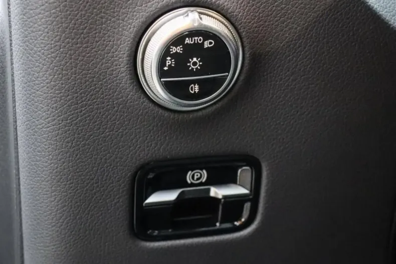 Mercedes-Benz GLC 300 din 2025 cu 7.916 km - oferta MER151847 - foto 14