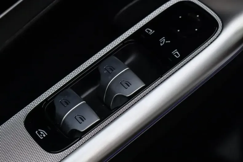 Mercedes-Benz GLC 300 din 2025 cu 7.916 km - oferta MER151847 - foto 15