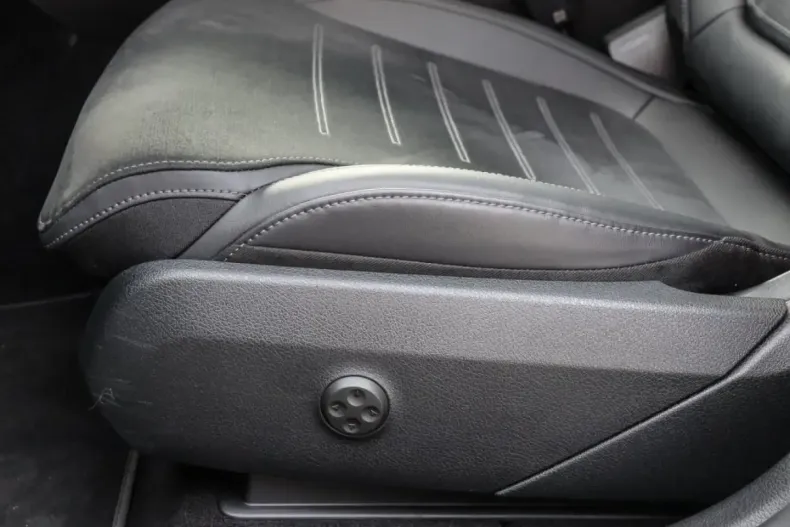 Mercedes-Benz GLC 300 din 2025 cu 7.916 km - oferta MER151847 - foto 16