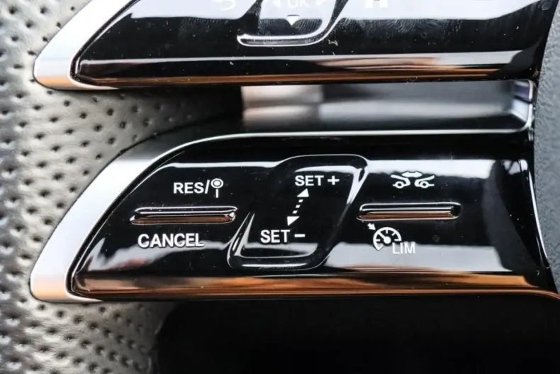 Mercedes-Benz GLC 300 din 2025 cu 7.916 km - oferta MER151847 - foto 18