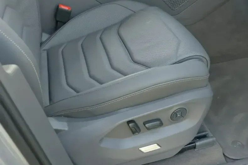 Volkswagen Touareg din 2025 cu 7.500 km - oferta VOL151860 - foto 15