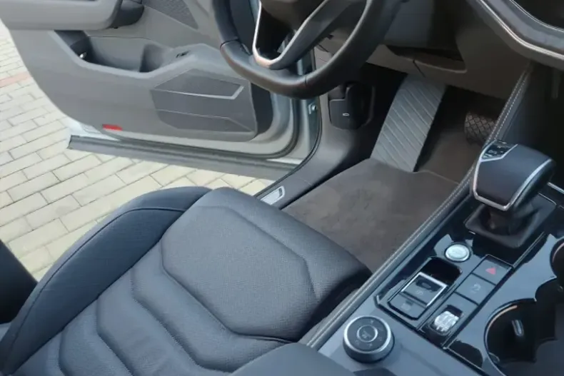 Volkswagen Touareg din 2025 cu 7.500 km - oferta VOL151860 - foto 16