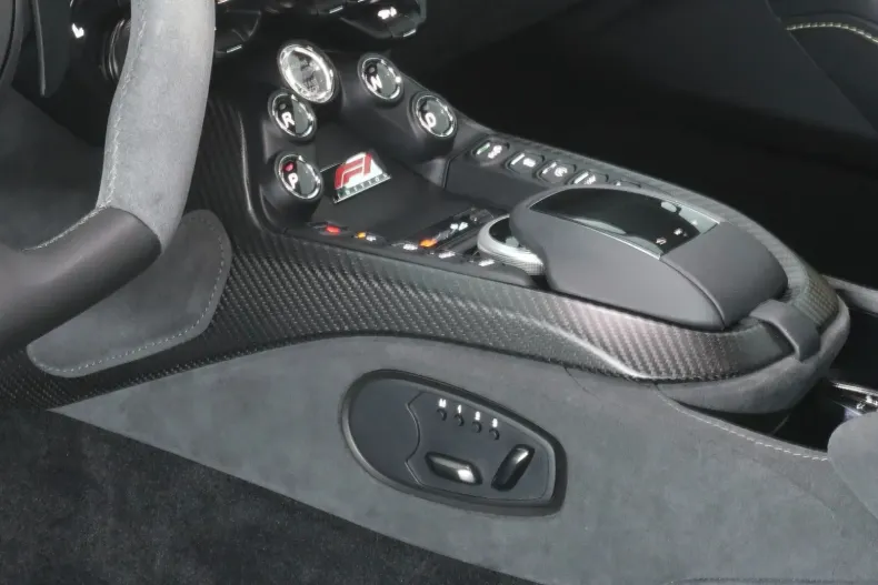 Aston Martin V8 Vantage din 2024 cu 22.829 km - oferta AST151863 - foto 10