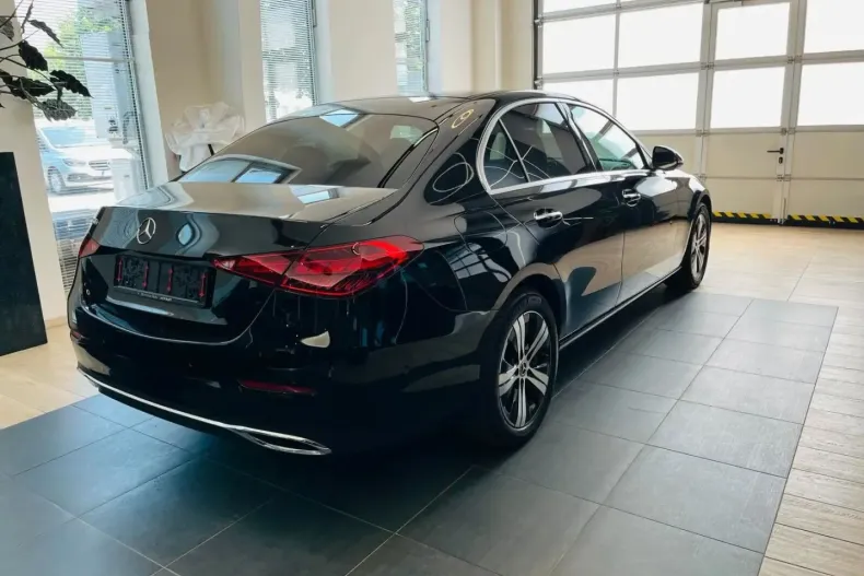 Mercedes-Benz C 300 din 2024 cu 15.000 km - oferta MER151894 - foto 4