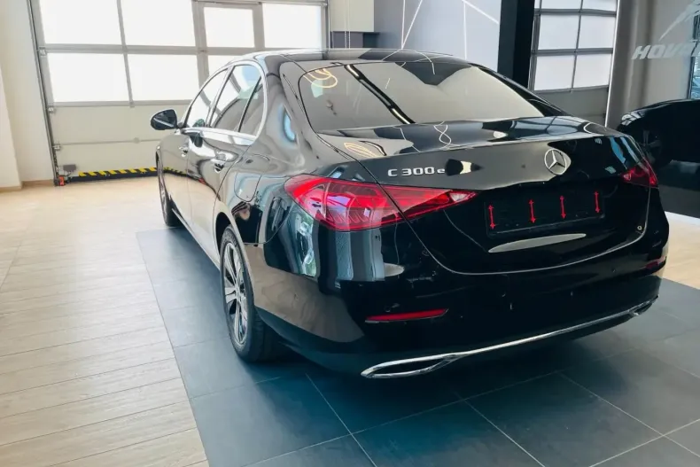 Mercedes-Benz C 300 din 2024 cu 15.000 km - oferta MER151894 - foto 5