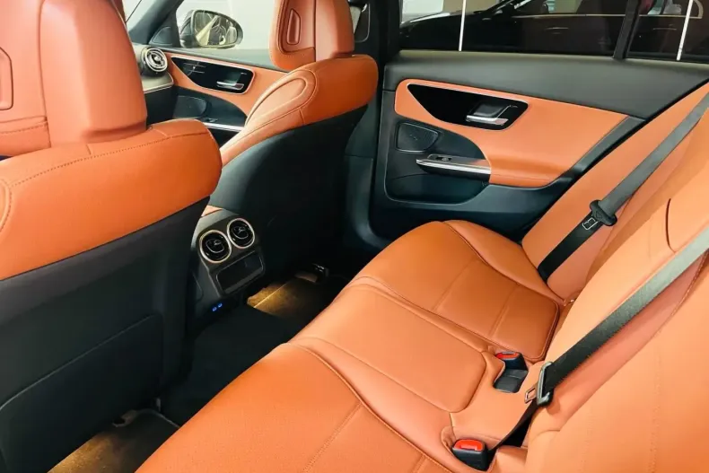 Mercedes-Benz C 300 din 2024 cu 15.000 km - oferta MER151894 - foto 8