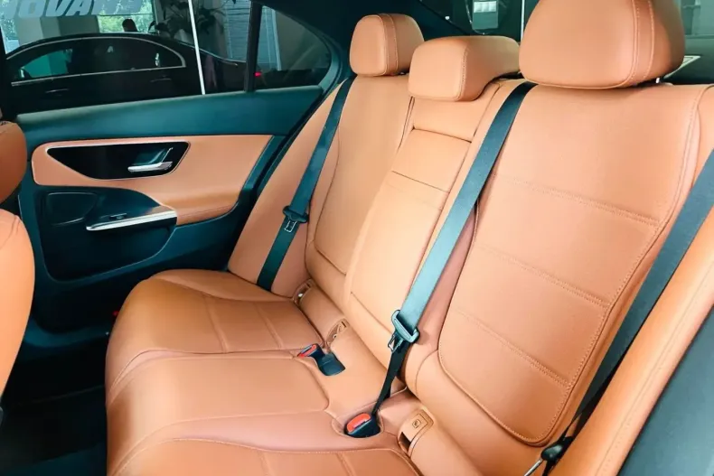 Mercedes-Benz C 300 din 2024 cu 15.000 km - oferta MER151894 - foto 9