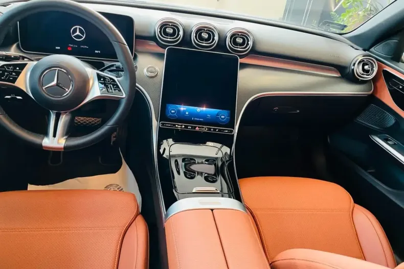 Mercedes-Benz C 300 din 2024 cu 15.000 km - oferta MER151894 - foto 10