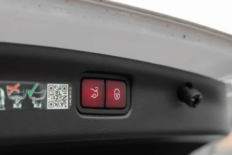 Mercedes-Benz C 63 AMG din 2023 cu 43.451 km - oferta MER151895 - foto 25