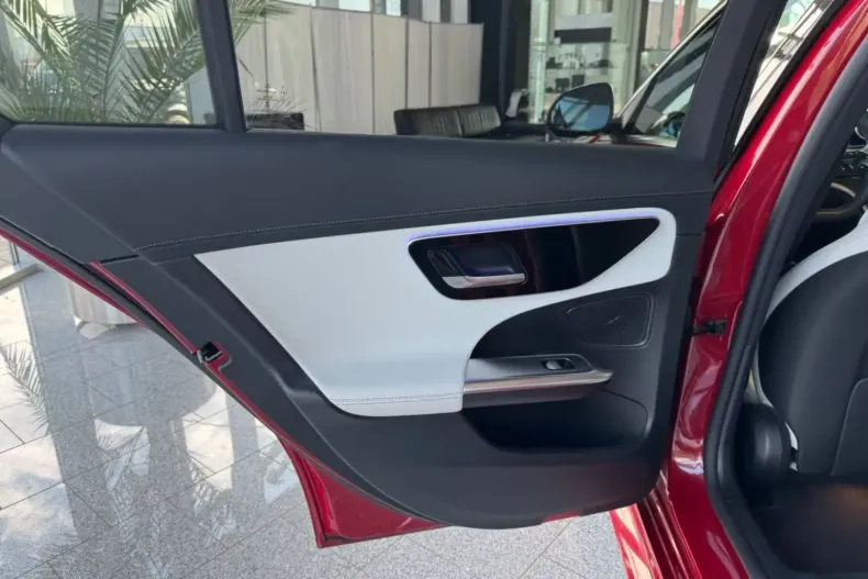 Mercedes-Benz C 200 din 2024 cu 13.800 km - oferta MER151896 - foto 9