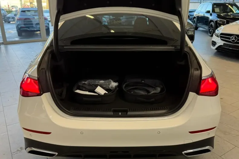 Mercedes-Benz E 300 din 2025 cu 7.434 km - oferta MER151906 - foto 6